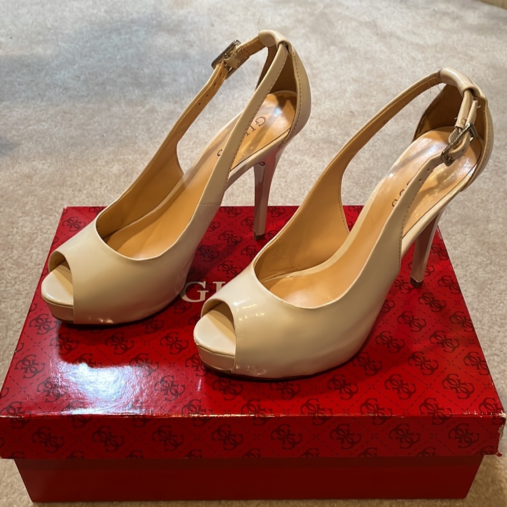 Beautiful White Sandals - Picture 2 of 8